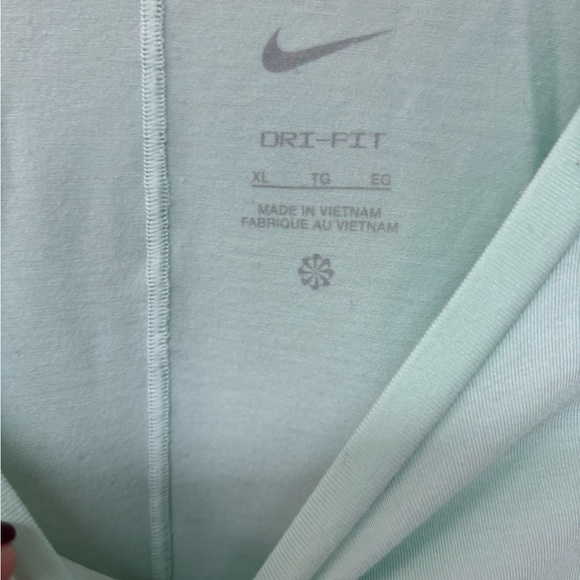 | Nike | top. Size XL. - Picture 2 of 2